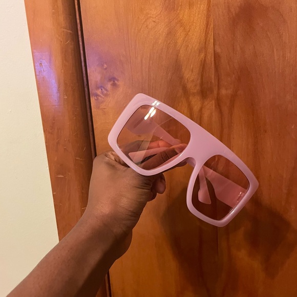 **NEVER WORN* designer inspired rounded oversized women sunglasses light pink - Picture 2 of 2